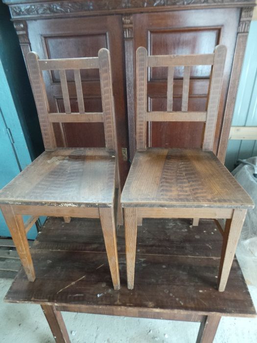 Set mobila veche, masa cu sertar si doua scaune finisaj deosebit+BONUS