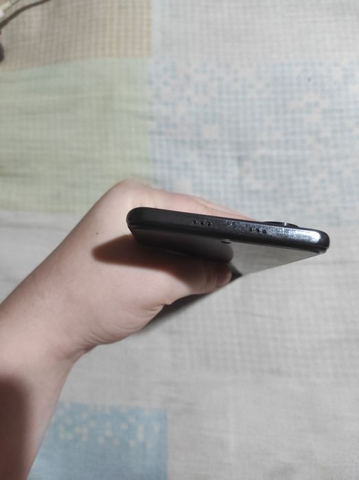 Продаю Poco f3 6/128