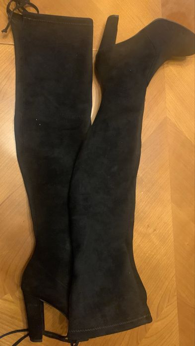 Високи ботуши над коляното