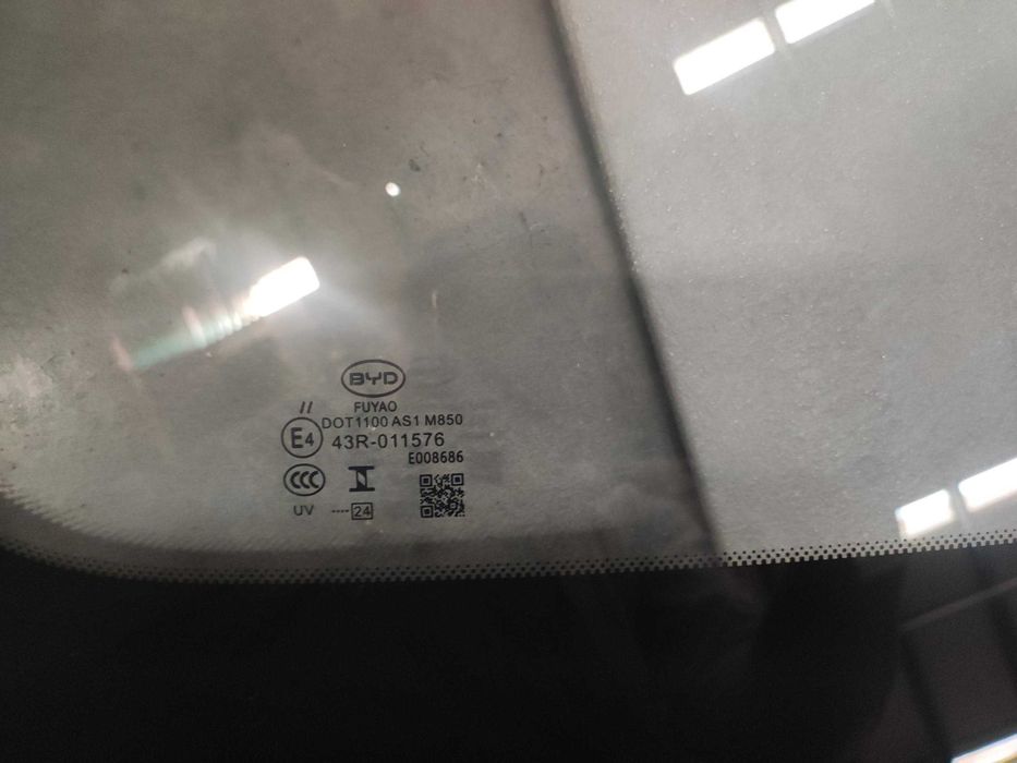 BYD Yuan Up Лобовое стекло в сборе