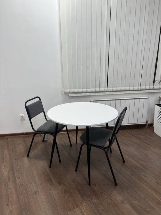 Кухонные круглые столы и прямые столы в Астане