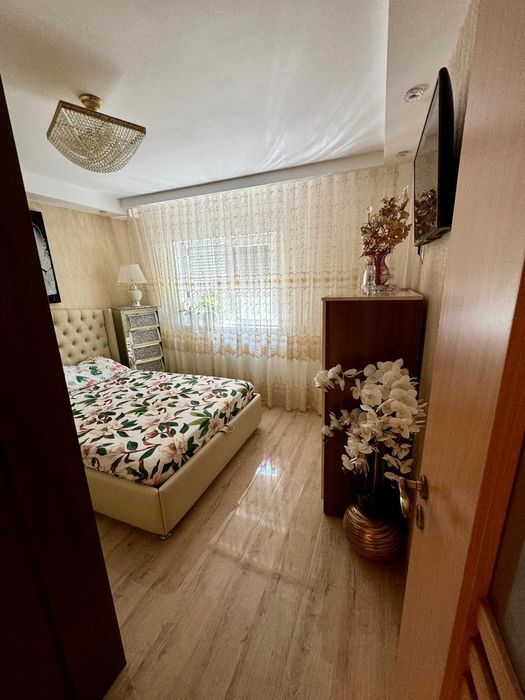 Apartament cu 3 camere+garaj auto
