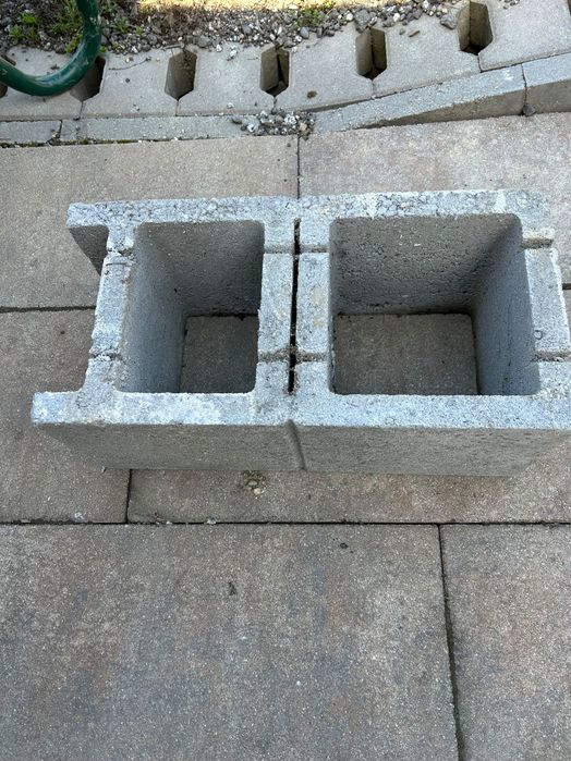 Vând bolțari beton diferite dimensiuni noi