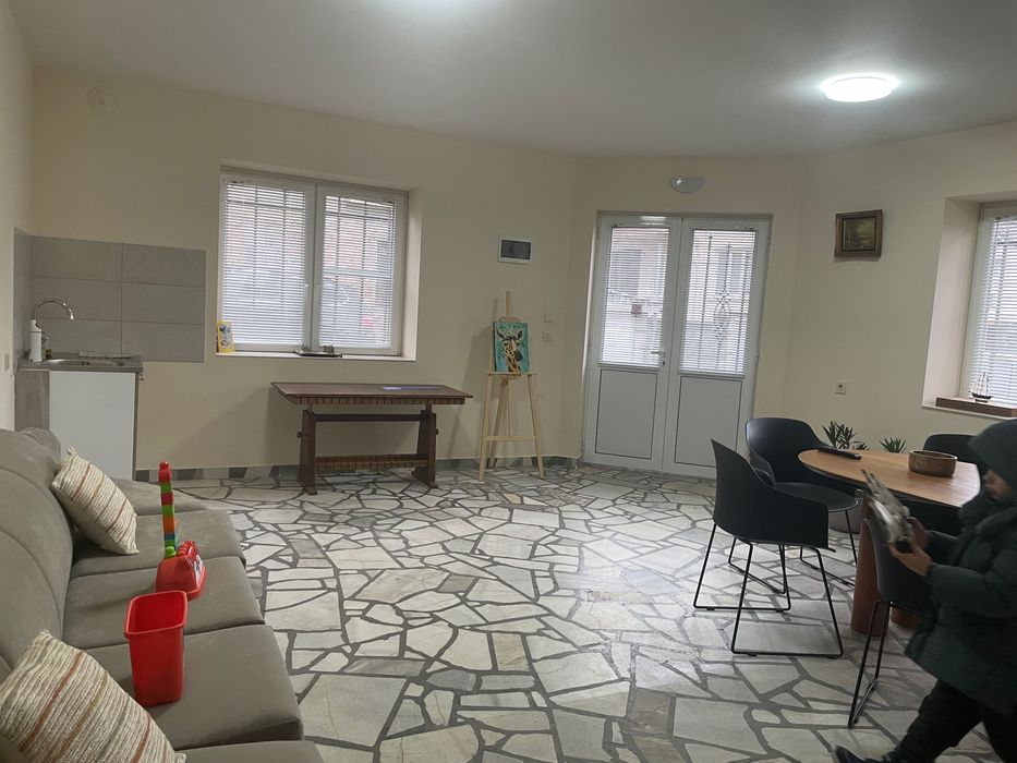 Дава се под наем Магазин в с. Сестримо, Област Пазарджик - 55 кв.м за 199.41 € - Снимка #1