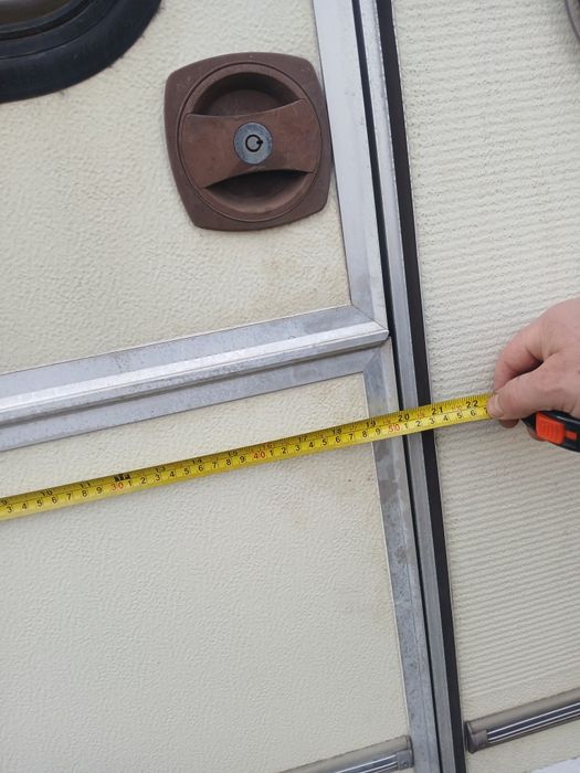 Ușa rulotă cu tot cu ială 1000lei fix