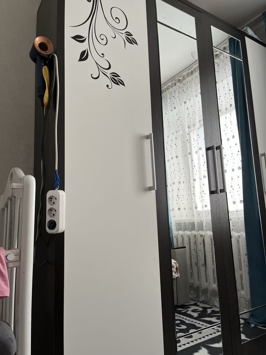 Шкаф четырехдверный