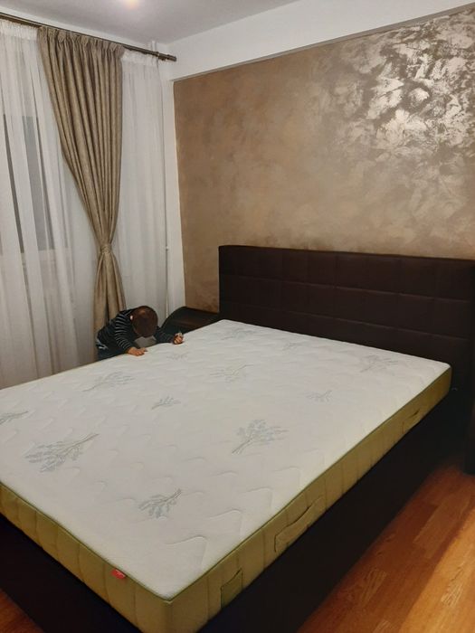 Inchiriez apartament.