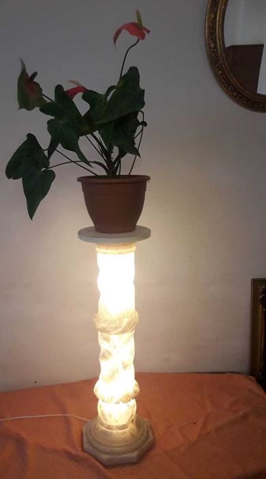 Pedestal din marmura alabastru