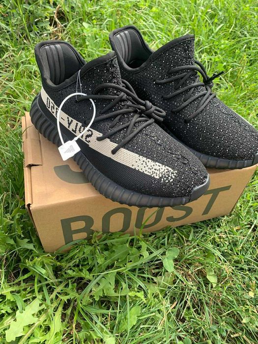 Yeezy boost 350 black&white