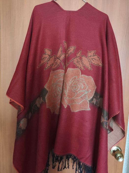 продается теплое пончо