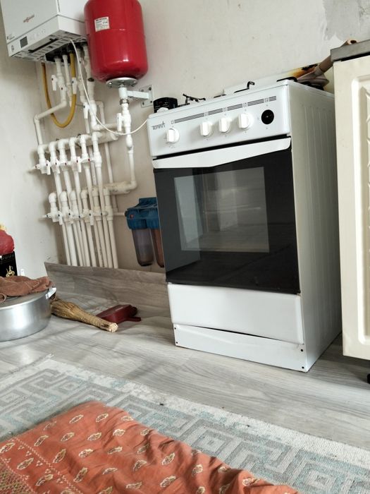 Продам газовую плиту