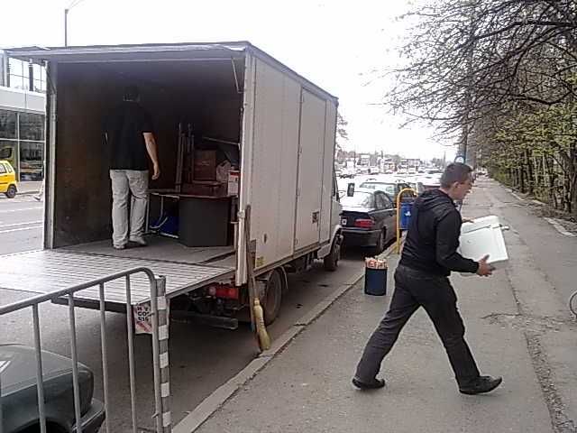 Хамали Студенти Премества Почиства Мазета Тавани Кърти Извозва Боклуци