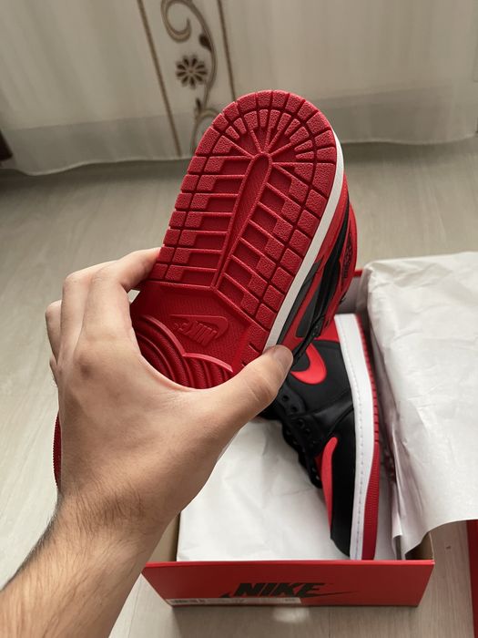Jordan 1 OG Satin Bred