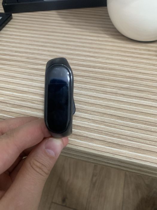 Продам mi band 4 оригинал