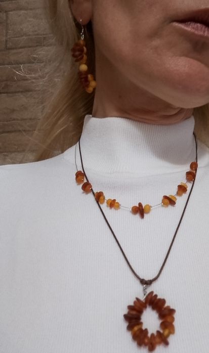 Кехлибар. Колие и обеци.