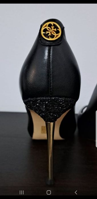 Guess  pantofi marimea 35