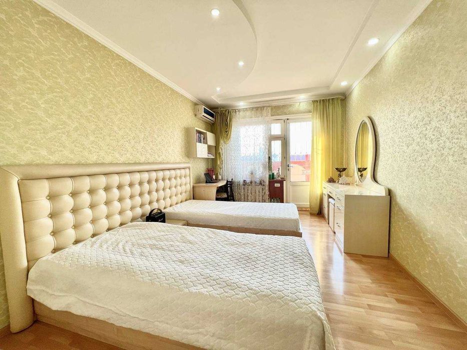 Продает 5 комнатная квартира (Своя)