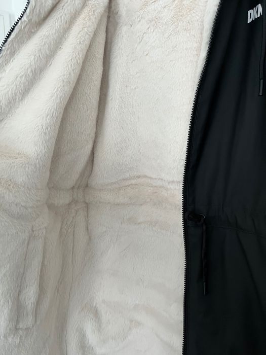 Дамско зимно яке с пух DNKY