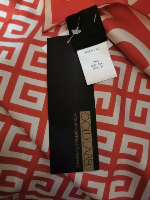 Копринен шал Живанши