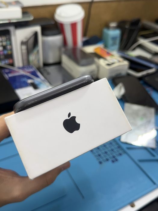 iPhone 11 64gb срочни сотилади