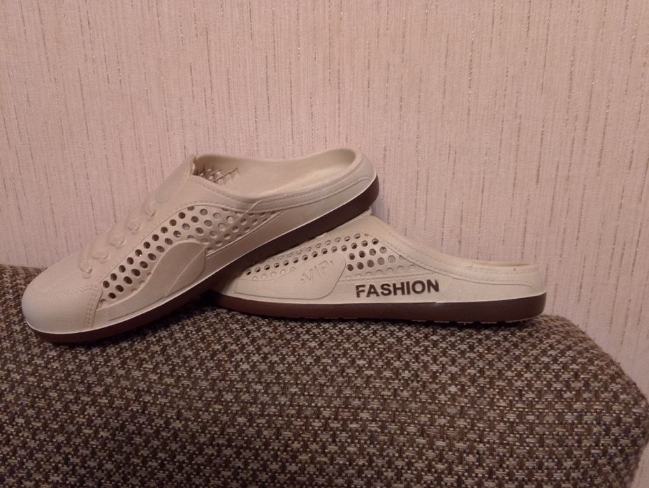 Продам сланцы на широкую ногу, новые