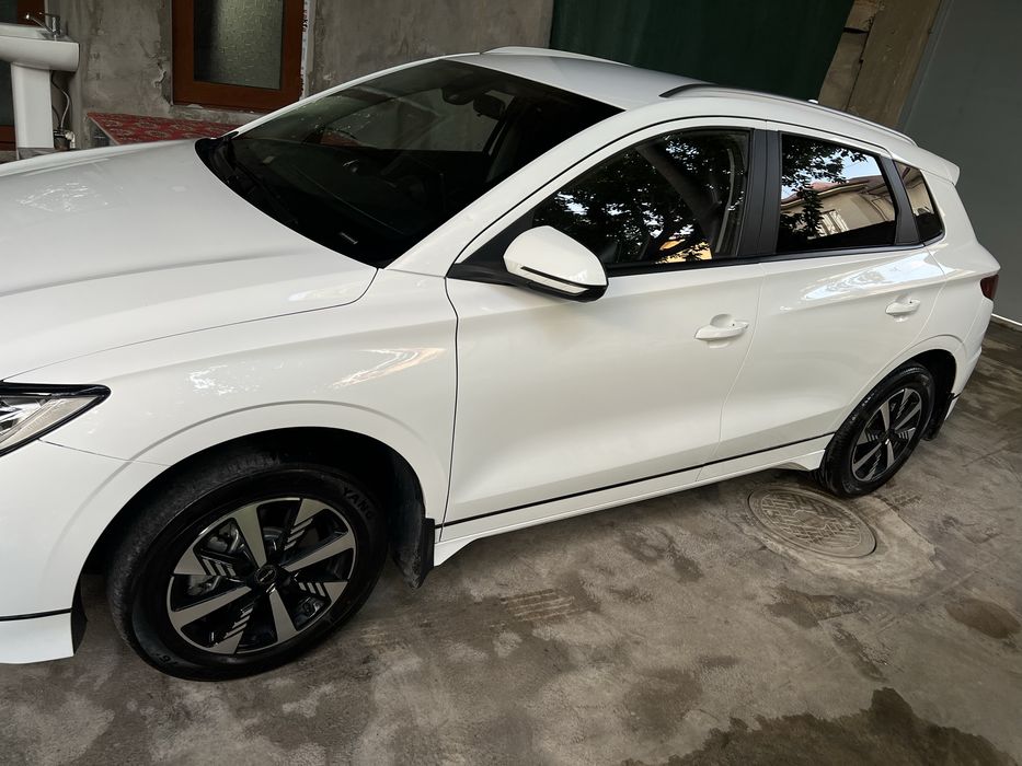 BYD e2 Sotiladi