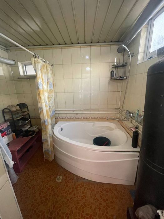 uy sotiladi yog bozorida manzil NBU bank arqasi soy buyida yulga yaqin