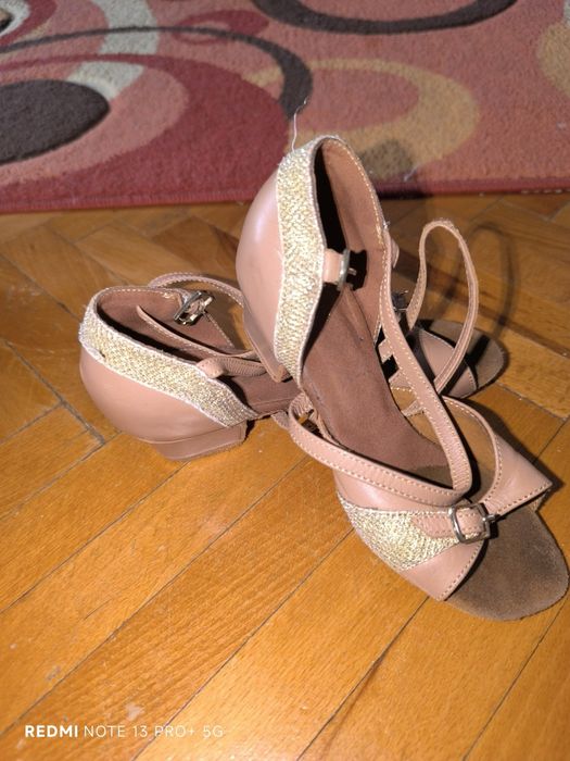 Pantofi dans fete