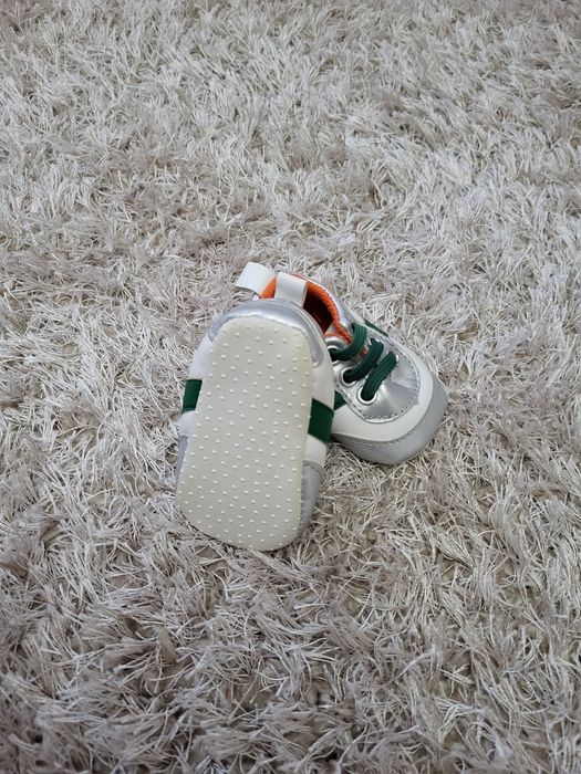 Incaltaminte nou nascut