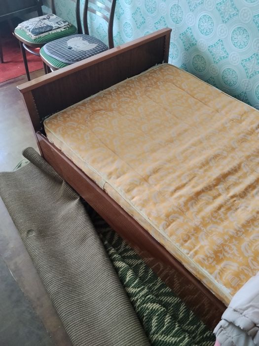 Отдам даром кровать с матрасом