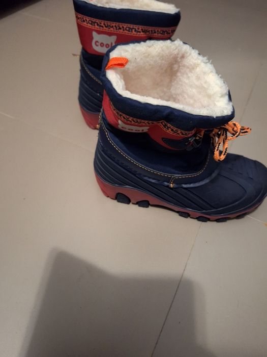 Încălțăminte rezistenta la apă și umezeală