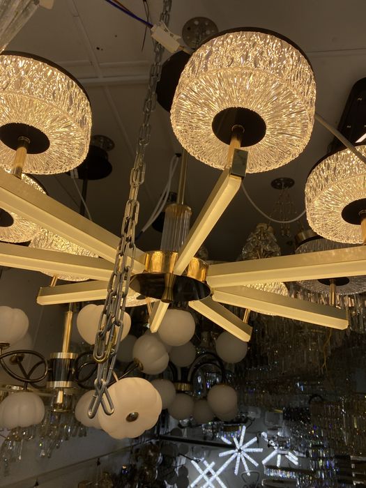 Люстры 2 штуки есть отдам