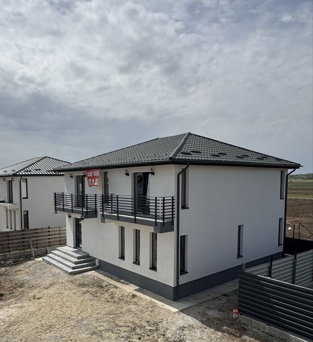 Casă/ 4 dormitoare/cladură în pardoseală/ 3 băi