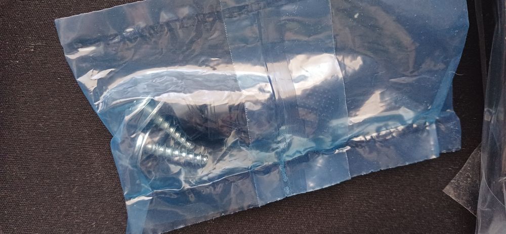 Set suport TV 32" accesorii incluse