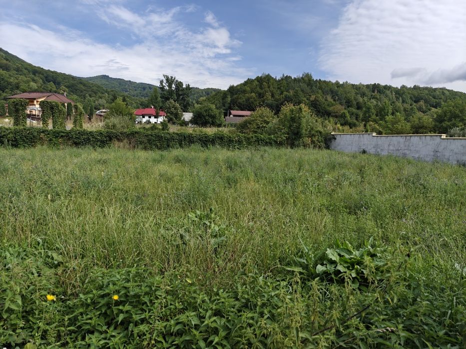 De vânzare teren cu casă în Slănic Moldova