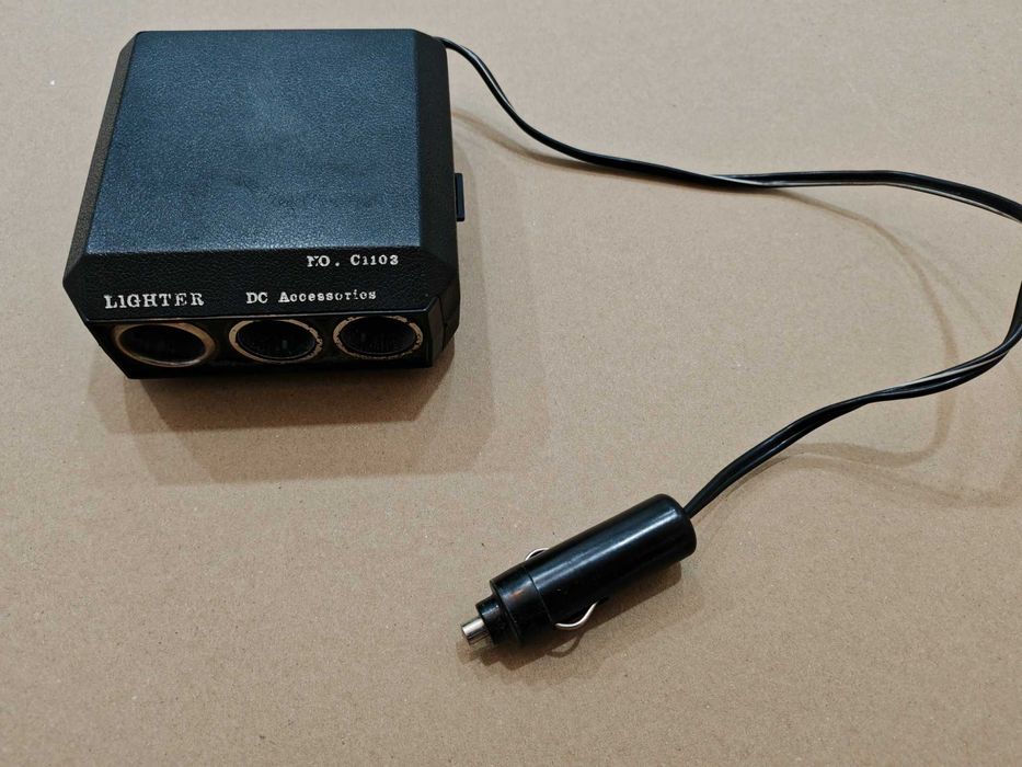 Gadget-uri și Electronice Utile – Pet Tracker, Walkie-Talkie Îngrijire