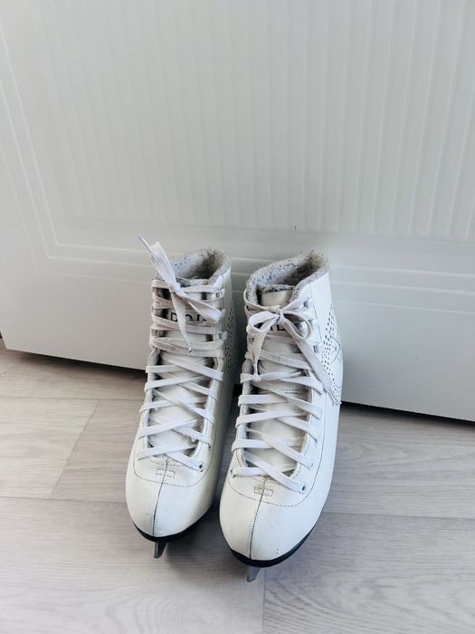 Срочно продается фигурные коньки