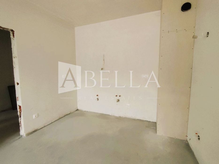 Продава се Тристаен апартамент в София, Дружба 2 - 101 кв.м за 2456 €/кв.м - Снимка #2