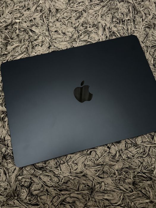 Продаю MacBook Air 13.6