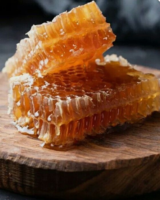 Алтайский мёд(разнотравие)в сотах .