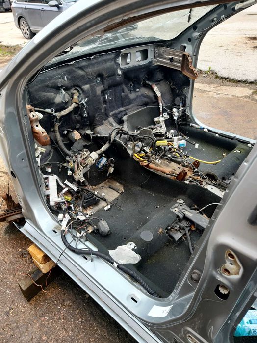 Части от Тойота Авенсис Т25