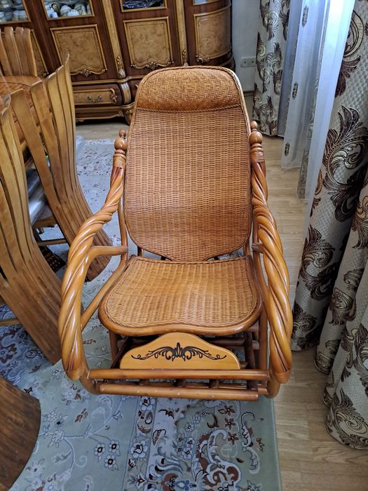 Продам кресло качалку