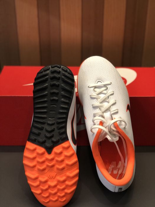 Футбольные кроссовки Nike