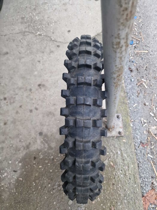 100 90 19 Кросова гума