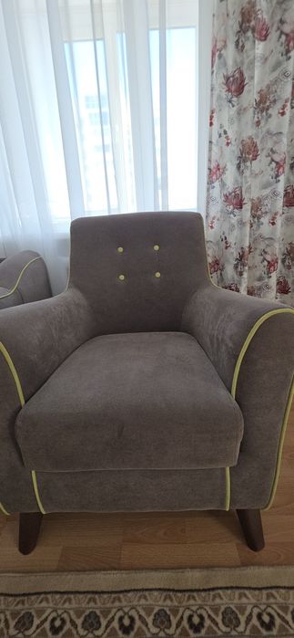 Угловой диван и кресло