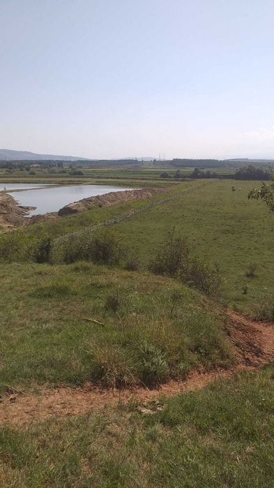 Vând 1,48 ha teren intravilan Vintu de Jos