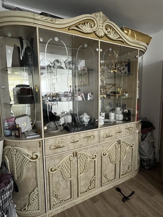 сервант в отличном состоянии