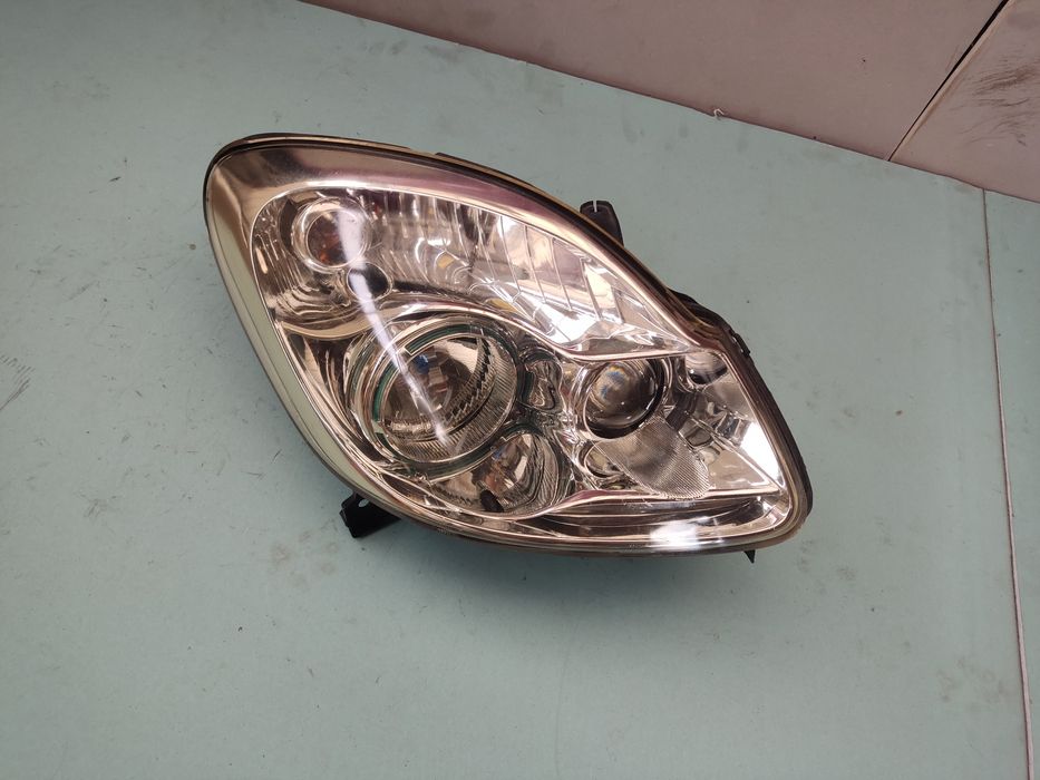 Фара Mazda verisa