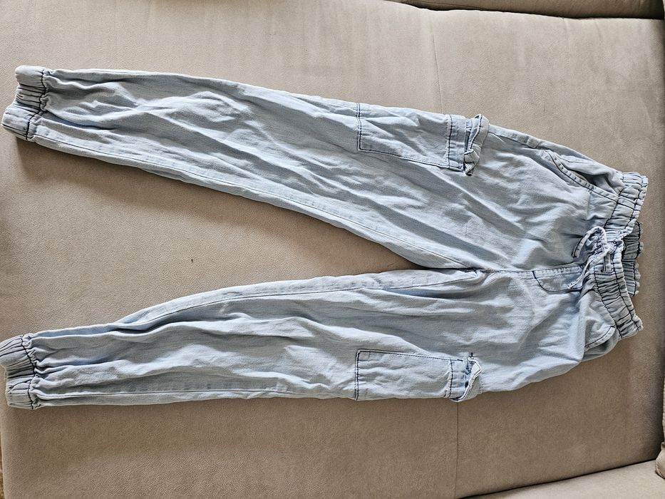 Продавам пет чифта дънки