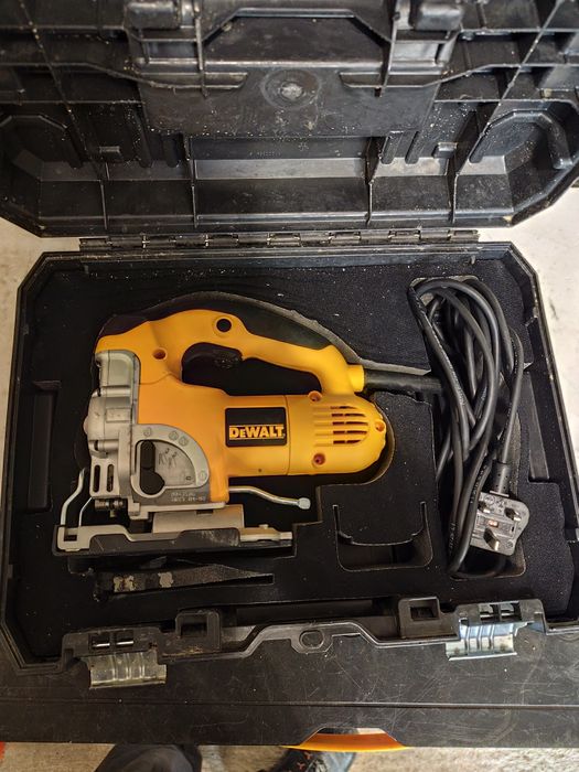 Топ модел прободен трион зеге Девалт DeWALT в куфар